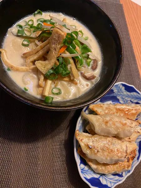 Vegetarian ramen and gyoza. Soy milk and Garlic use. and you can also experience Halal ramen and dumplings. and our cooking house was built over １６０years old. **Please be sure to let us know whether you are halal or vegetarian before booking.** Thank you.
