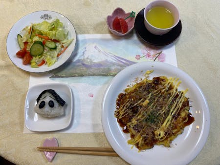 Okonomiyaki + Local grocery store tour   
