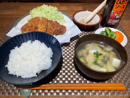 Let\'s enjoy eating and cooking delicious Japanese Teishoku(set meal): Tonkatsu set meal