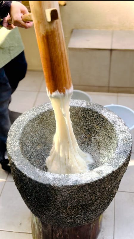 Let\'s make mochi pounding