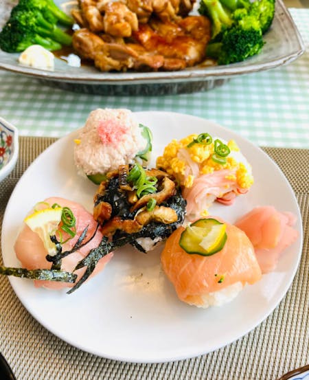 Experience making Temari Sushi in Asakusa
