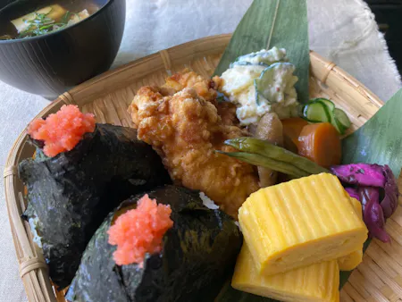 Bento(Lunch Box),Onigiri, karaage,Rolled omelet, fermented dishes using koji (rice malt), Miso soup, Japanese sweets, Matcha (tea ceremony)