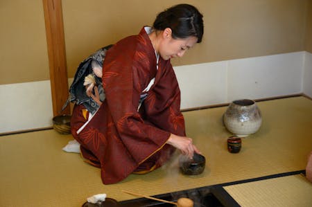 Experience the natural tea ceremony at Sitama Hanno\r\n
