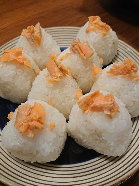 Make delicious rice balls at a rice farmer's home in Kurashiki!