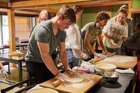 Make Udon from scratch at a temple lodge【vegan acceptable】【evening time is also available】 