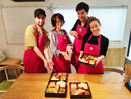 Miho, who has experience living in Switzerland teaching cooking lessons, will give you with tips for traveling in Japan.