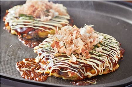 Let\'s cook home made okonomiyaki and yakisoba at Osaka or Kobe!