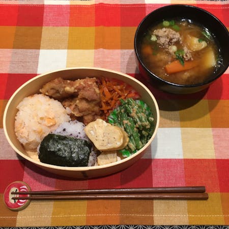 Enjoy cooking & create lunchbox 
Miso soup from scratch 