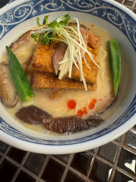 Make vegan ramen, gyoza and rice balls with a chef.choosed soy milk ramen or soy souce ramen.