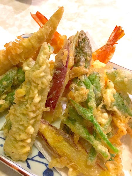 Let\'s try frying tempura! This is a course packed with professional tips to help you become a master of tempura.