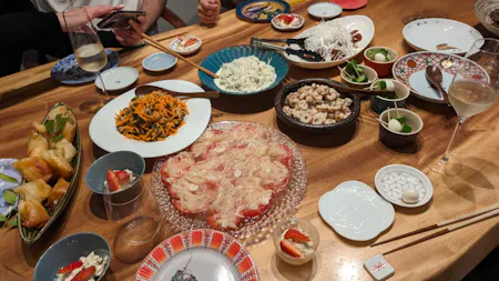 You can experience this in the Shibuya area! I will use healthy seasonings and ingredients as much as possible, and teach you how to make it easily when you return to your country. I love sake, wine, and cooking. I hope you enjoy the mariage.