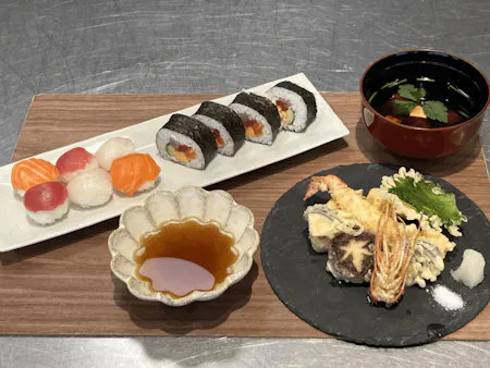Let's cook Sushi roll,Temari sushi and Tempura! Plus,enjoy a Dashi tasting experience!