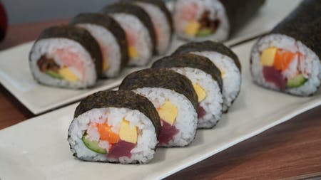 Let\'s cook Sushi roll and Temarisushi! Conveniently located close to Umeda station in Osaka!