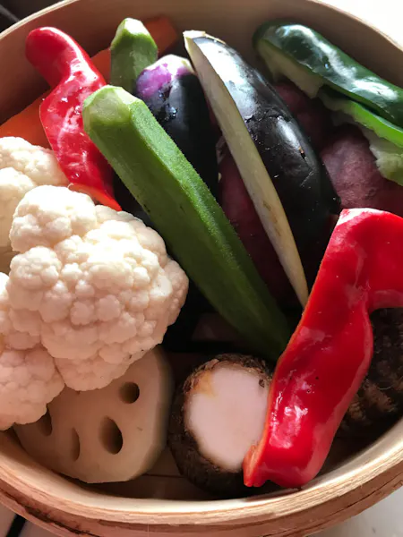 "Steamed dishes that let you enjoy the flavor of vegetables" 〜Served with homemade koji sauce〜 ※ For non-vegetarians and vegans, the menu also includes steamed pork or chiken and steamed vegetables.