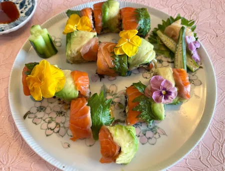 Short market tour & Sushi making classs in Kichijoji led by certified instructor with overseas experience! An English recipe booklet is also included as a souvenir.