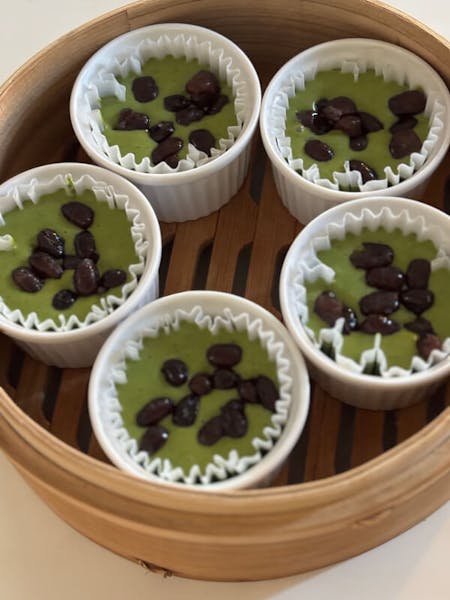 Making green tea steamed bread and cherry blossom steamed bread with rice flour