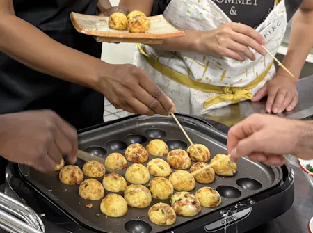【Nagoya】Let's have fun making the very popular takoyaki!