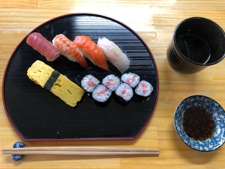 【Solo Friendly】Traditional and international Sushi making experience 