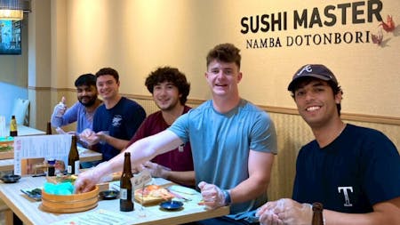 Make Sushi with your own hands in Namba, the heart of Osaka’s top tourist area!!