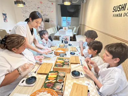 Osaka: Hands-on Sushi Making Experience! Become a SUSHI MASTER!(Premium)
