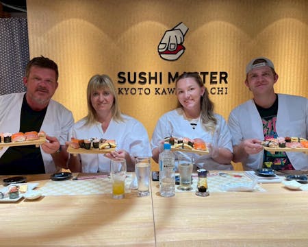 Make Sushi with your own hands in Kawaramachi, the heart of Kyoto\'s top tourist area!!