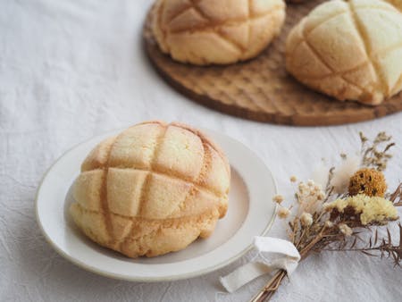 Let\'s make Melonpan! - A sweet bun with a crisp cookie crust