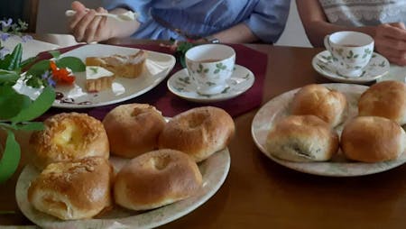 Cooking class to make delicious bagels while looking at a herb garden in Sendai