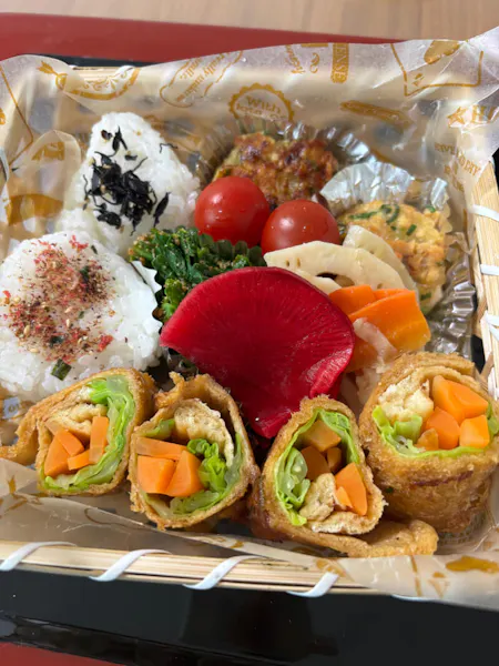 Vegan (or vegetarian) lunch box only for solo (or Max 2 people). Please ask me if you’re not for Solo.