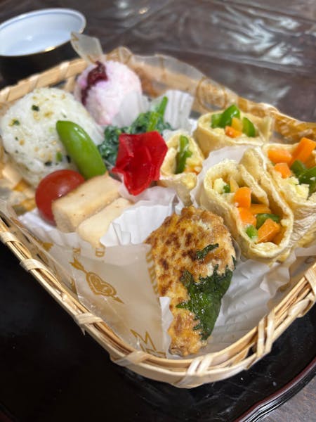 Vegan (or vegetarian ) lunch box only for solo.