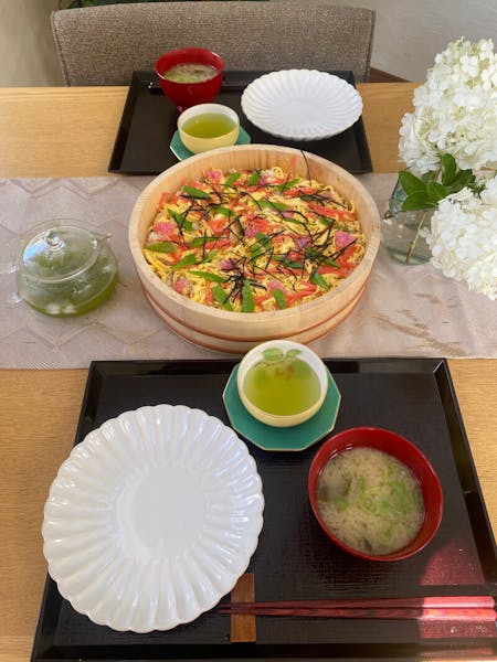 Make Beautiful Chirashi Sushi and Miso Soup in a Cozy Japanese Home in Hokkaido