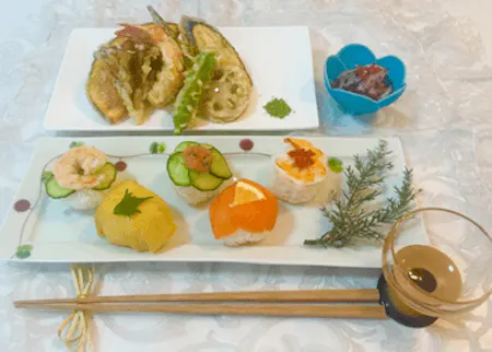 Let's experience making Temari sushi! Other dishes include Chawanmushi and t vegetable side dish.And Japanese tea with dessert .