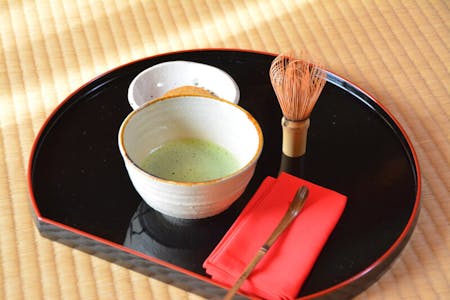 日本の伝統文化体験「茶道」と「書道」を楽しむ教室
“Hands-on Japanese Cultural Experience: Tea Ceremony and Calligraphy”
