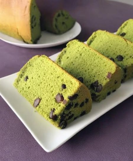 Experience making delicate Japanese cake with a pastry chef