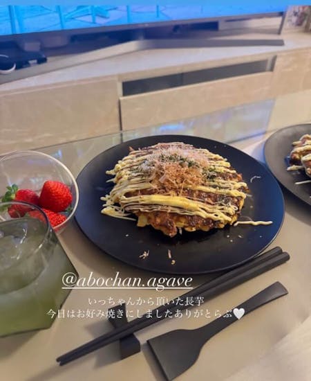 Let’s try making okonomiyaki yourself instead of eating it at a restaurant.\r\n