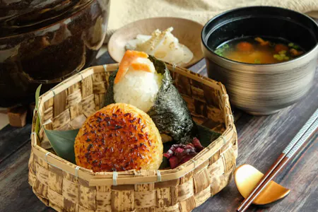 Shibuya Tokyo: Onigiri & Tamagoyaki Cooking Class