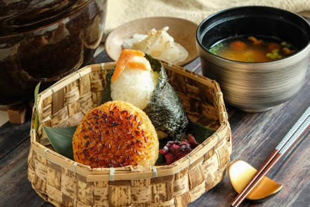 Shibuya Tokyo: Onigiri & Tamagoyaki Cooking Class\r\n