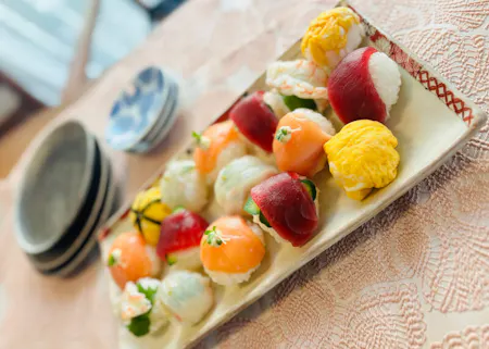 Beautiful sushi course ( from soup to dessert) Home-stay like small group lesson.