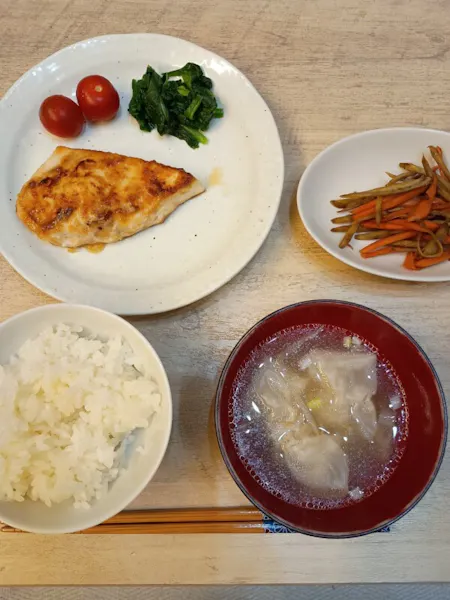 ประสบการณ์ที่ทำอาหารญี่ปุ่นธรรมดา!เหมือนโฮมสเตย์ ทงคัตสึ,ไก่คาราอาเกะ,...คนเดียวok!