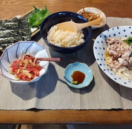 Japanese cold noodle dish and hand-rolled sushi