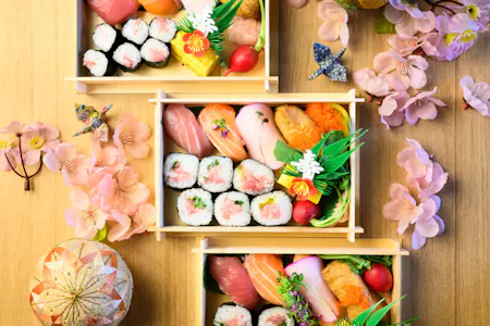 Tsukiji Market Sushi Making Class: Make Your Own Beautiful Sushi Bento