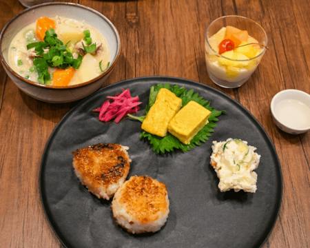 Japanese Home Cooking in Tokyo: Miso Grilled Rice Balls or Waraji Katsu Don – Taste the Story of the Earth [2–5 Guests]