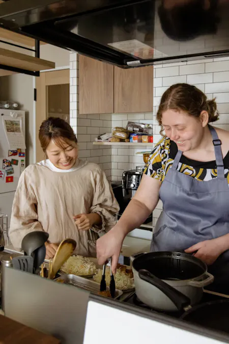 Prepare local dishes with a Japanese mama