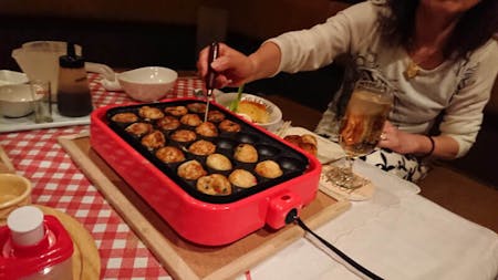 OSAKA Soul Food TaKo
YaKi
（My student opened a Takoyaki restaurant in Spain and is working Very
hard． Barcelona jasmine
is my pride）