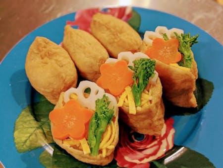Home made Gomoku chirashizushi & Inarizushi.\nPopular home cooked sushi recipes in Japan. 
