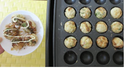 Takoyaki(octopus dumplings)