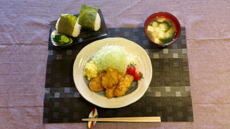 Chicken Namban(Fried Chicken with vinegar and tartar sauce)
Onigiri
Miso soup