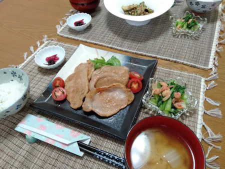 You can experience while wearing a kimono and home cooking and enjoy tea ceremony (matcha) . ※(Plan with pick-up service)