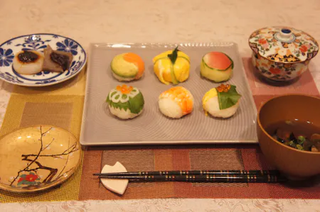 Ball-shaped Sushi