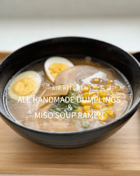 All handmade dumplings and miso soup ramen 所有手工饺子和酱汤拉面