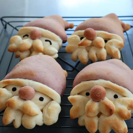 Let’s bake Japanese bread in Nagoya,Aich. Santa Claus buns using the Yudane method